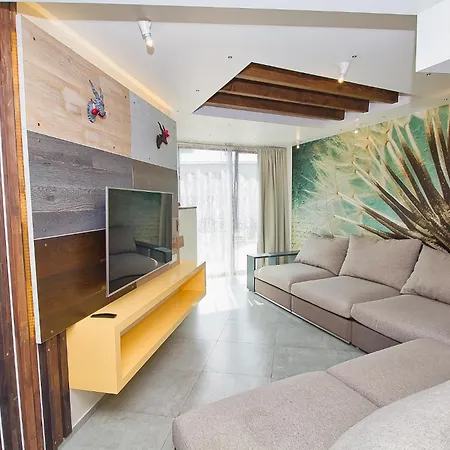 Luxurious With Sauna And Terrace * 페르누